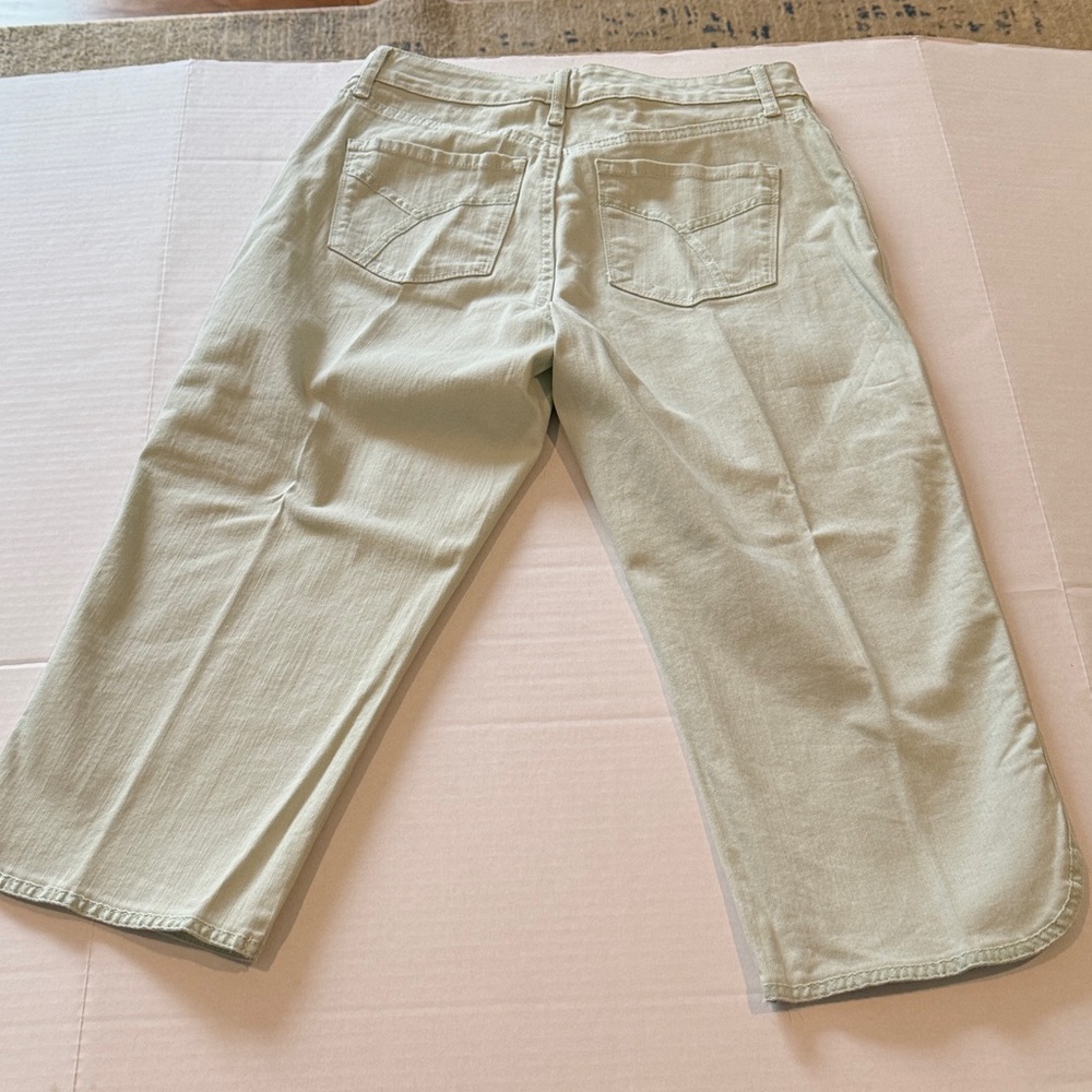 Bandolino Mint Green Capri - Picture 5 of 9
